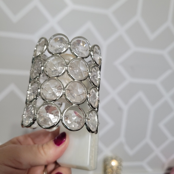 Wallflowers plug in 🔌 - Picture 2 of 3